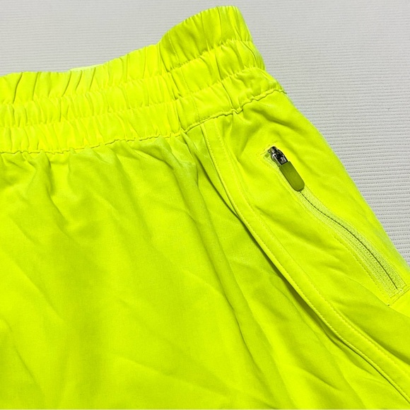 Lululemon Tracker Short V Highlight Yellow - Picture 3 of 7